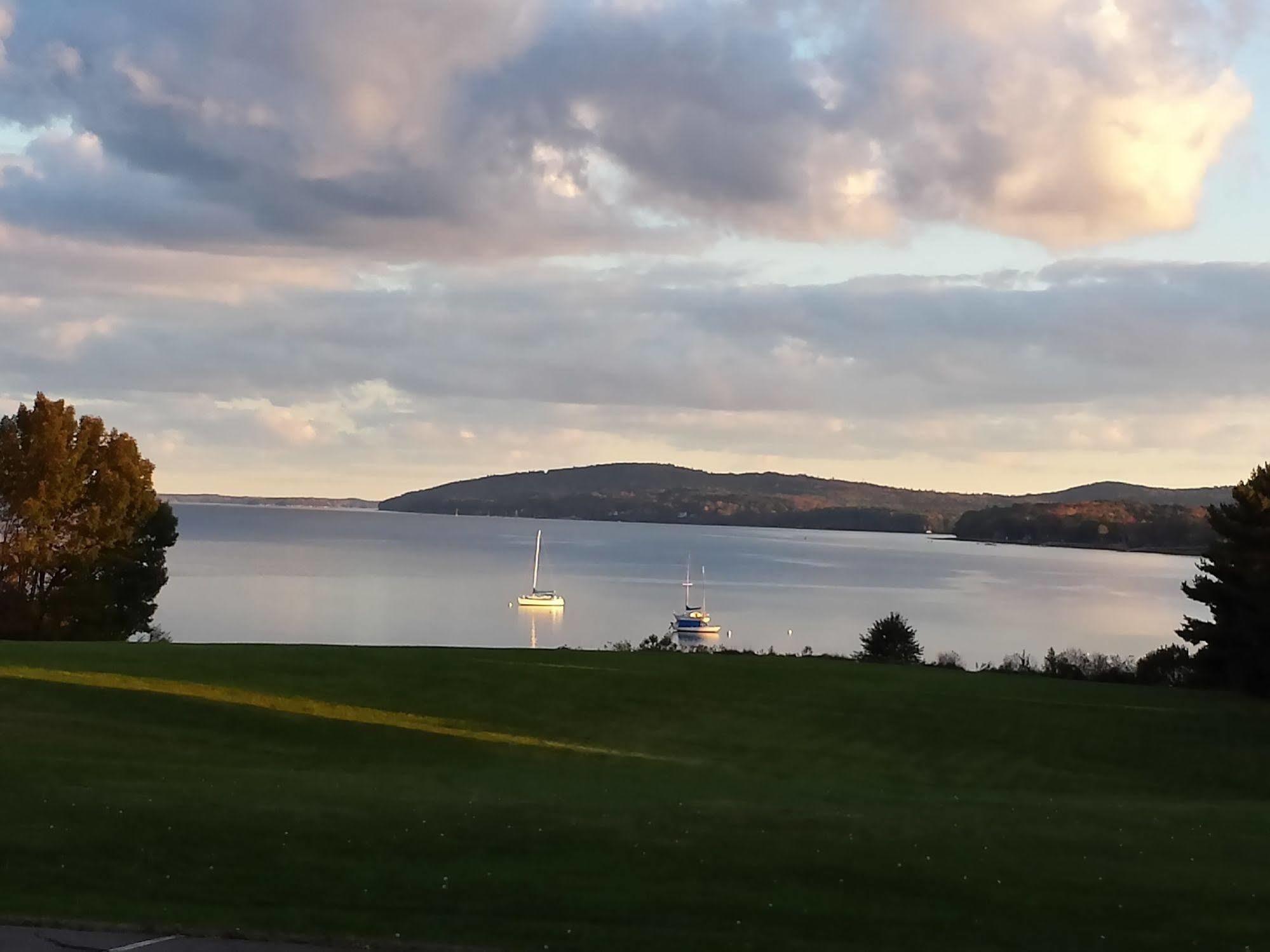 Belfast Harbor Inn Exterior photo